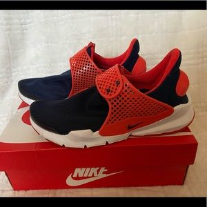 Nike Sock Dart wmns size 5Y or 6.5
